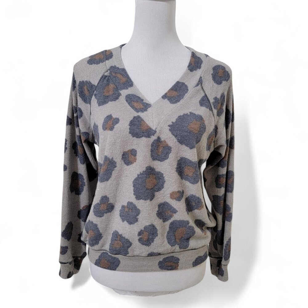 Gaze, Size XS Super Soft Animal Print Long Sleeve V Neck Pullover NEW with Tag
